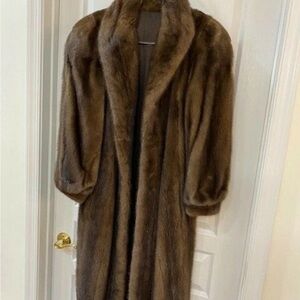 Luxurious Brown Mink Fur Coat